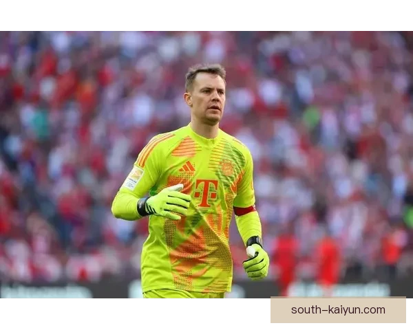 诺伊尔技术细节拆解：门将表现稳健，关键时刻展现高超反应能力